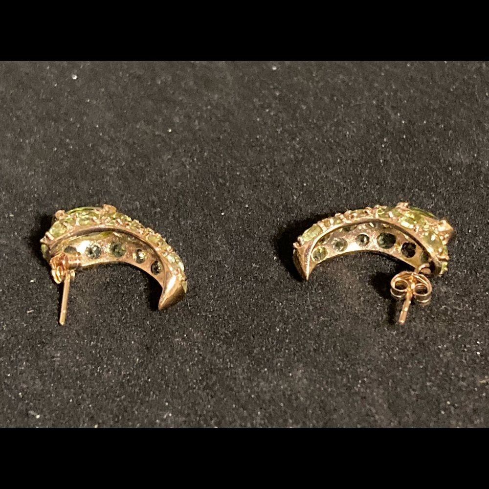 Elegant 12 k gold peridot Earrings - Picture 7 of 7
